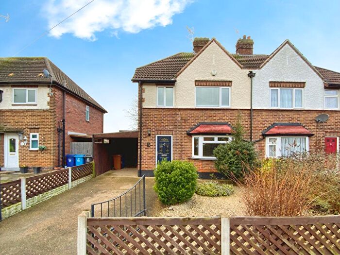 3 Bedroom Semi-Detached House For Sale In Hawthorne Avenue, Nottingham, NG10