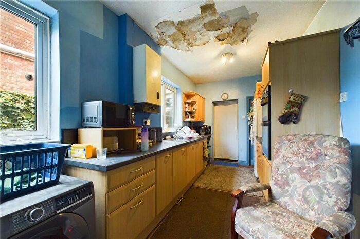 3 Bedroom Terraced House For Sale In Lutterworth Road, Abington, Northampton, Northamptonshire, NN1