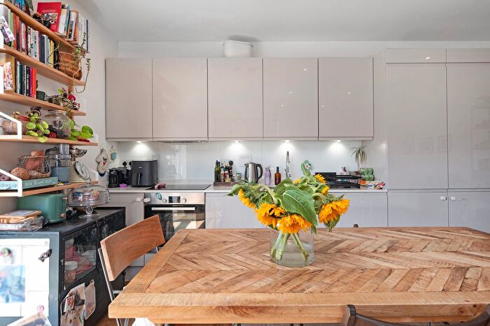 2 Bedroom Flat To Rent In Rosina Street, Homerton, London, E9