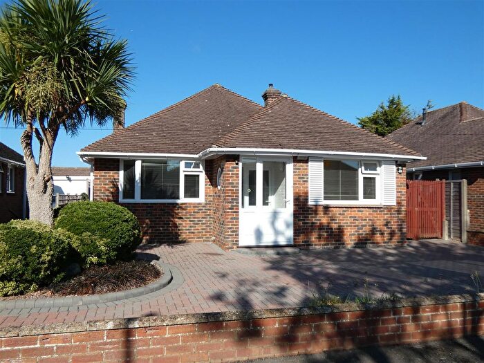 2 Bedroom Detached Bungalow For Sale In Fircroft Crescent, Rustington, Littlehampton, BN16