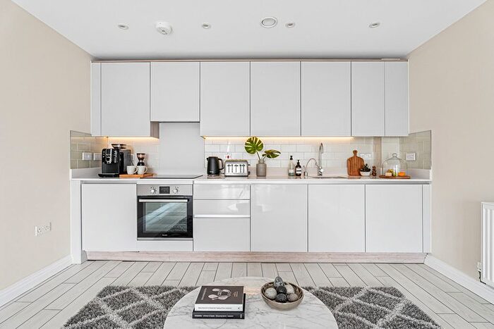 1 Bedroom Flat For Sale In Waterloo Road, Uxbridge, UB8