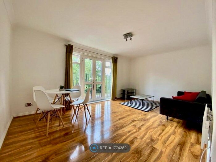 2 Bedroom Flat To Rent In Albany Road, London, SE5