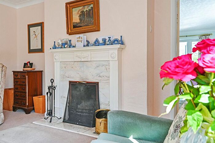5 Bedroom Detached House For Sale In Dauntsey Lane, Weyhill, SP11