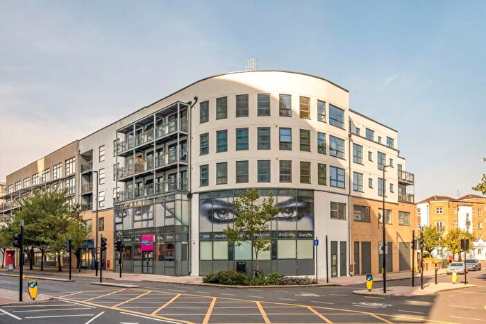 3 Bedroom Flat To Rent In Creek Road, Deptford, SE8