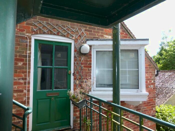 1 Bedroom Flat To Rent In Roman Quay, Fordingbridge, SP6