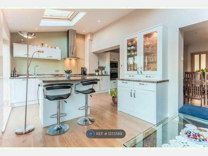 4 Bedroom Semi-Detached House To Rent In Hazleton Gardens, Bath BA2