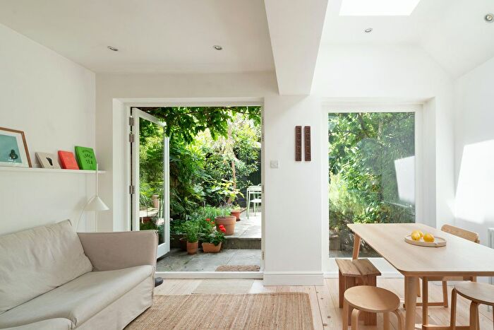 2 Bedroom Flat For Sale In Driffield Road, London, E3