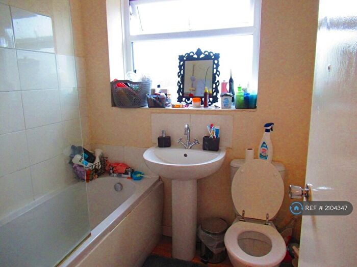 2 Bedroom End Of Terrace House To Rent In Dane Street, Oldham, OL4