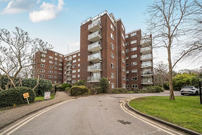 1 Bedroom Flat For Sale In Hillcrest Road, London, W5
