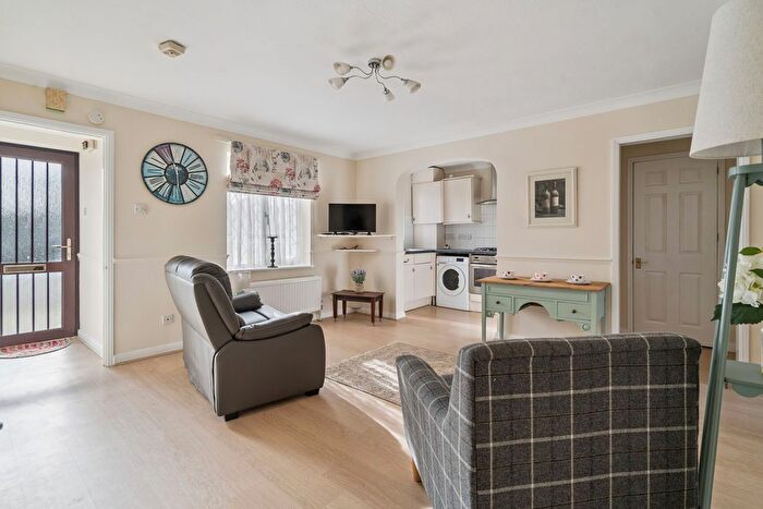 2 Bedroom Flat For Sale In Marlow, Two Bedroom Ground Floor Flat, SL7