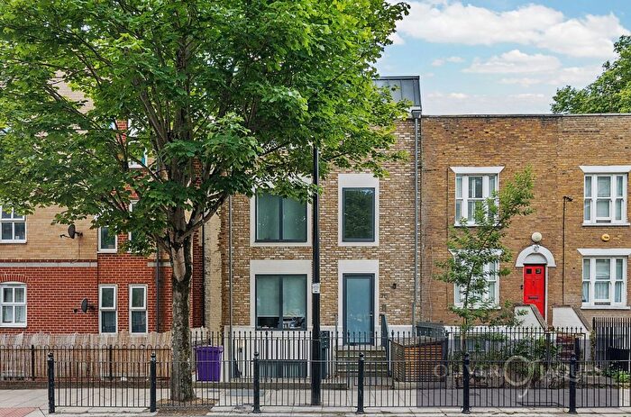 2 Bedroom Flat To Rent In Globe Road, Delfont House, E1