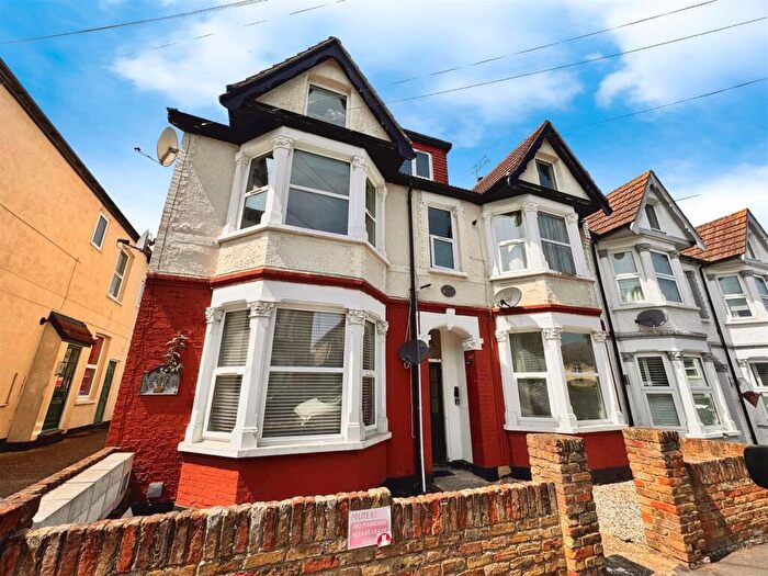 1 Bedroom Apartment To Rent In Silverdale Avenue, Westcliff-On-Sea, SS0