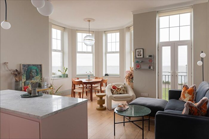 2 Bedroom Flat For Sale In First Avenue, Cliftonville, Margate, CT9