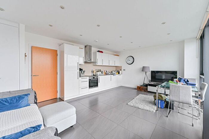 2 Bedroom Flat To Rent In Powis Street, Woolwich, London, SE18