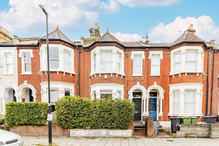 4 Bedroom Property To Rent In Fairmount Road, Brixton, SW2