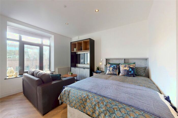 Studio To Rent In South Parade, Leeds, LS1