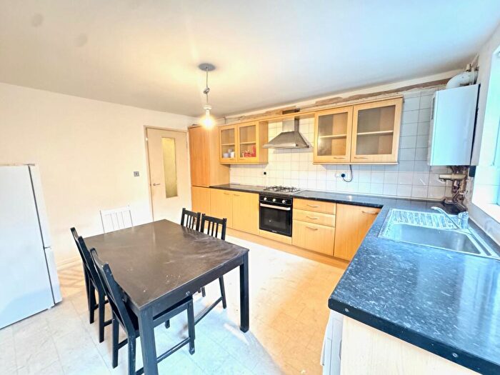 4 Bedroom House To Rent In Monthorpe Road, Brick Lane, E1