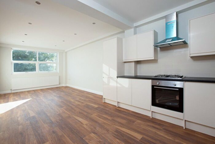 2 Bedroom Flat To Rent In Uxbridge Road, Hayes, UB4