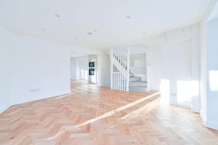 4 Bedroom House To Rent In Crofton Road, Camberwell, London, SE5