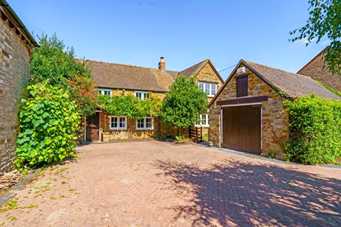5 Bedroom Cottage For Sale In Chapel Close, Clifton, OX15