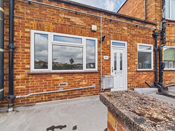 1 Bedroom Flat For Sale In Moor Lane, Upminster, RM14