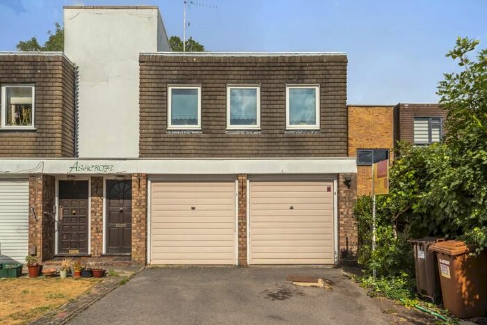 2 Bedroom Maisonette To Rent In Stanmore, Greater London, HA7