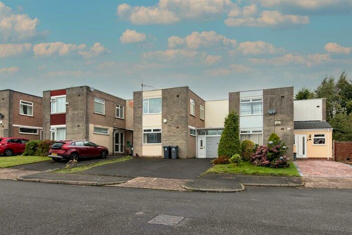 4 Bedroom House To Rent In Bideford Drive, Birmingham, B29