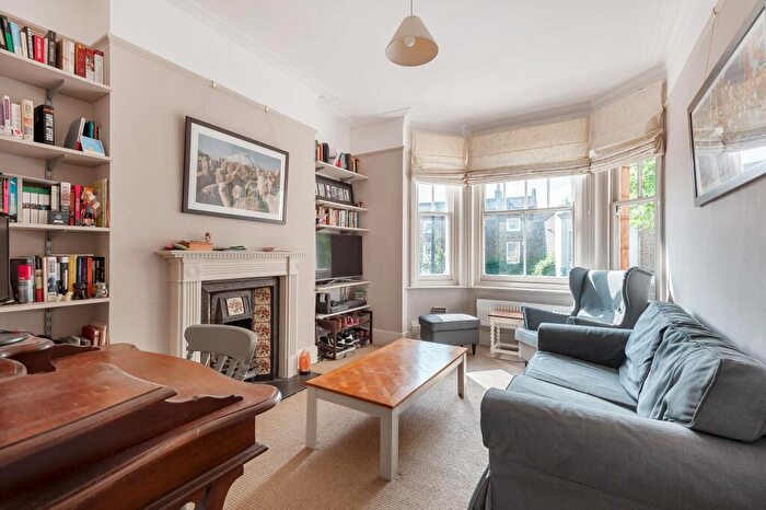 2 Bedroom Apartment To Rent In Kennington Lane, London, Uk, SE11
