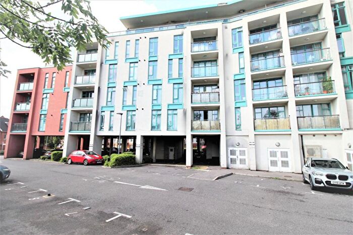 1 Bedroom Flat To Rent In Pegler Way, West Green, RH11