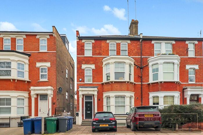 Studio To Rent In Nether Street, Finchley Central, London, N3