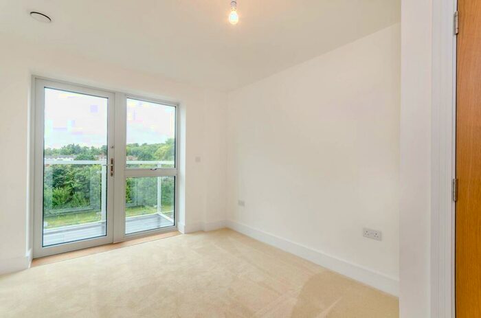 2 Bedroom Flat To Rent In Station View, Guildford, GU1