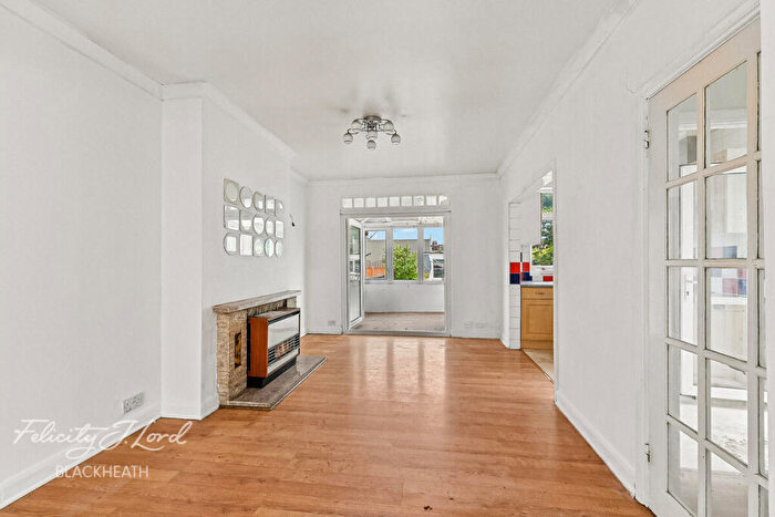 3 Bedroom Apartment For Sale In Wincrofts Drive, London, SE9