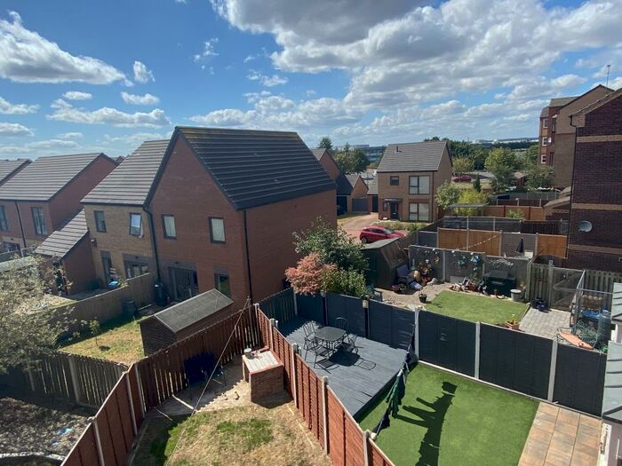 4 Bedroom House To Rent In Grassholme Close, Lakeside, DN4