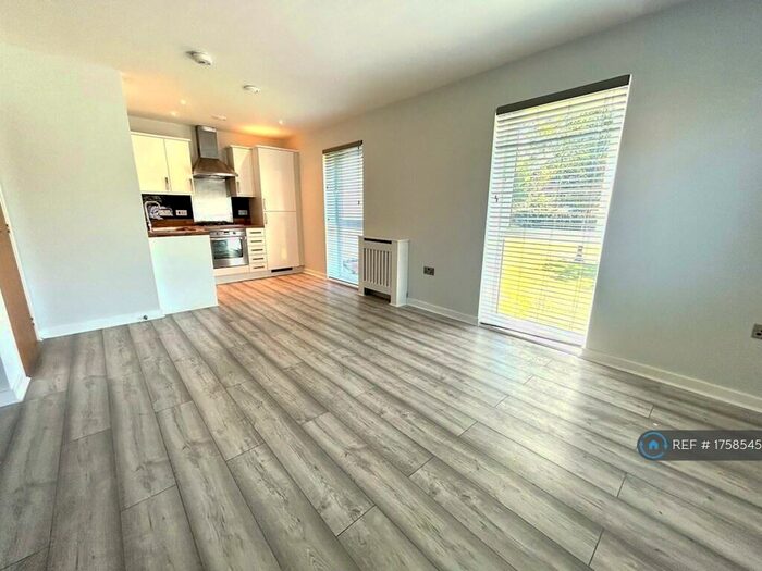 1 Bedroom Flat To Rent In Sheen Gardens, Manchester, M22