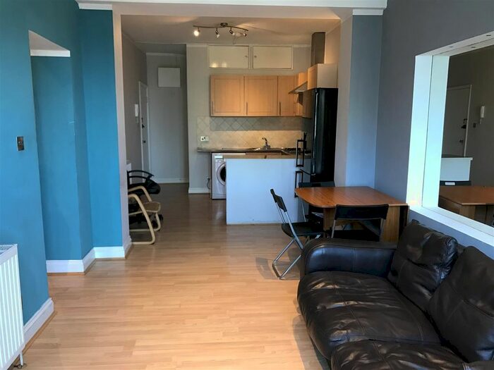 2 Bedroom Flat To Rent In Sunny Gardens Road, Hendon, London, NW4