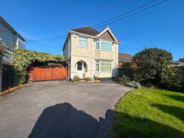 3 Bedroom Detached House For Sale In Wimborne Road West, Wimborne, BH21