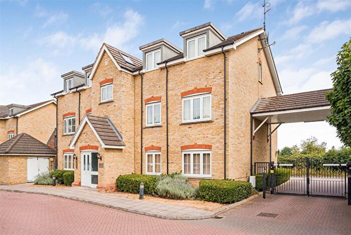 2 Bedroom Flat For Sale In Stants View, Hertford, SG13