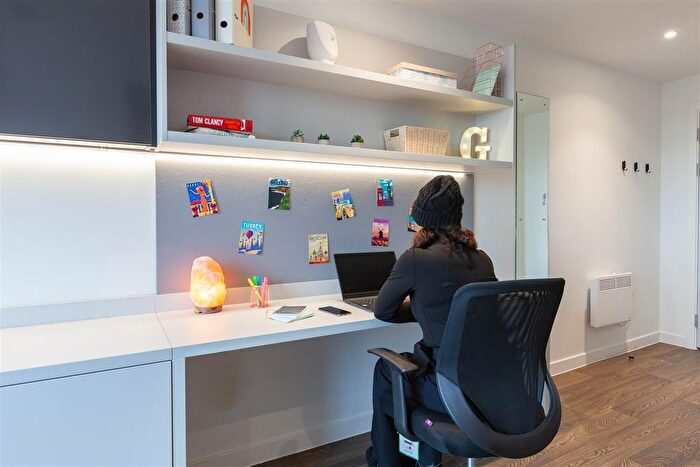 Studio To Rent In New City Road, Glasgow, G4