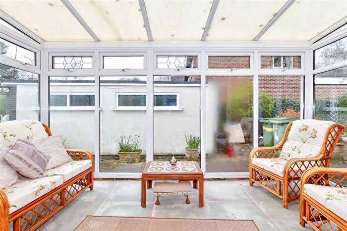 2 Bedroom Detached Bungalow For Sale In North Pole Road, Barming, Maidstone, Kent, ME16
