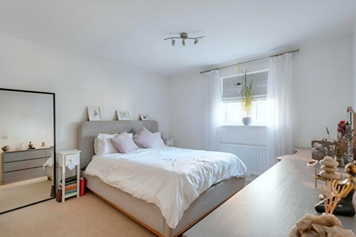 1 Bedroom Apartment For Sale In Lambourne Chase, Chelmsford, CM2