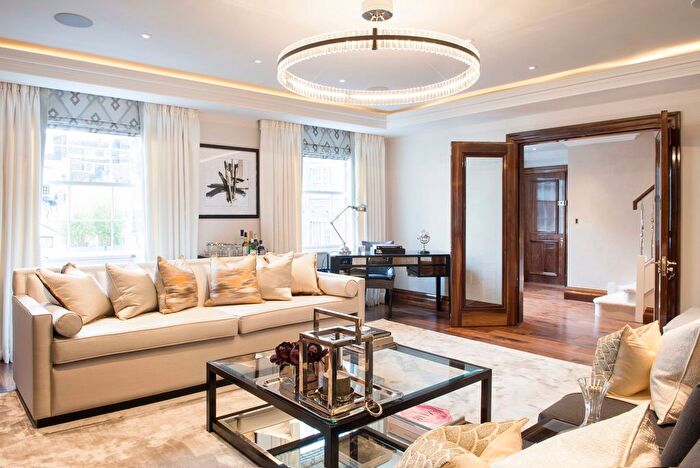 2 Bedroom Flat To Rent In Grosvenor Hill, London, W1K