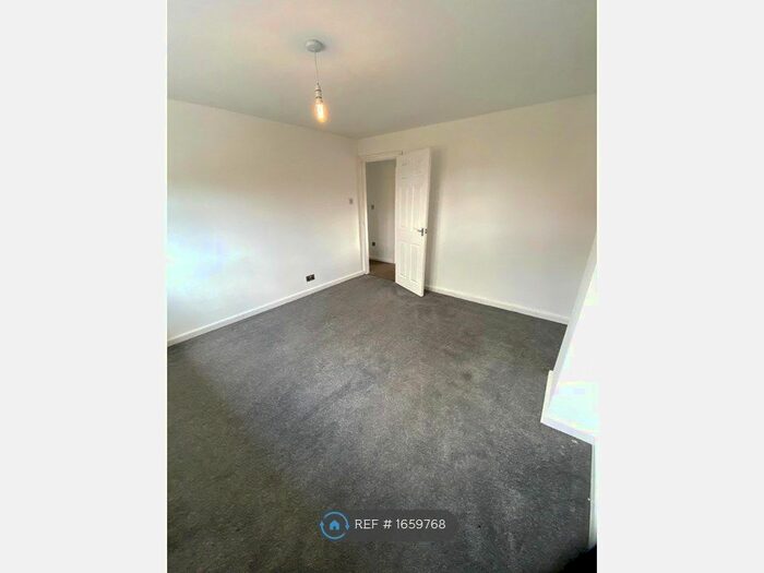 3 Bedroom Terraced House To Rent In Frome Road, Hull, HU8