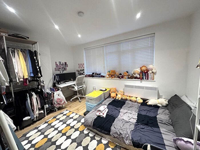 2 Bedroom Flat To Rent In Commercial Road, London, E1