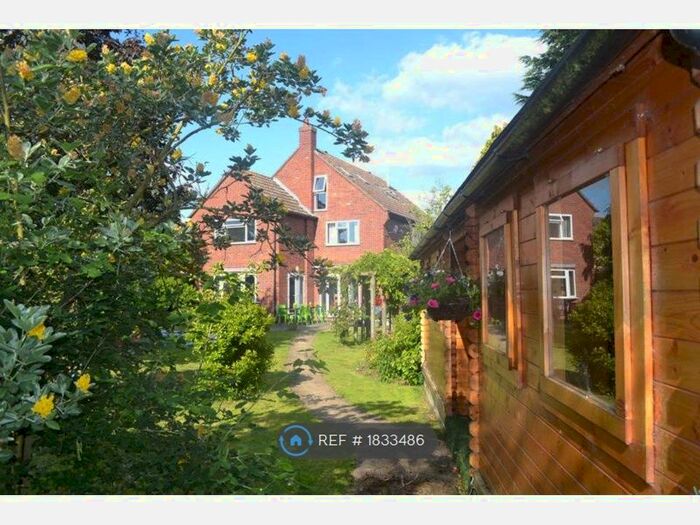 6 Bedroom Detached House To Rent In Abbey Road, Bedford, MK41