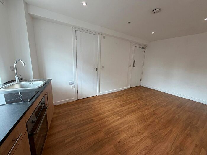 Studio To Rent In Sunny Place, London, NW4