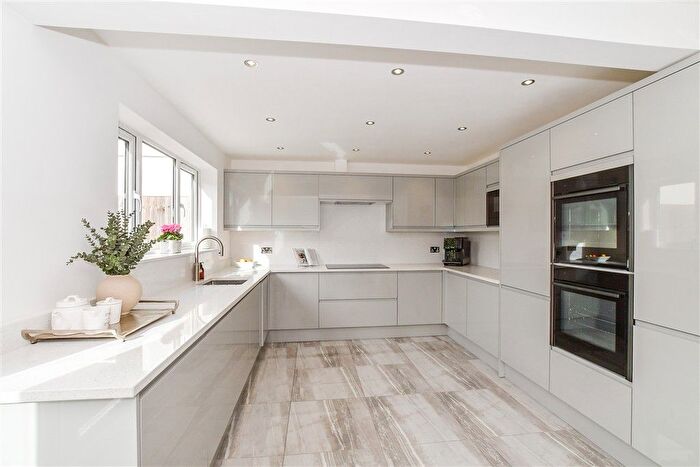 3 Bedroom Semi-Detached House For Sale In Purcell Avenue, Tonbridge, Kent, TN10