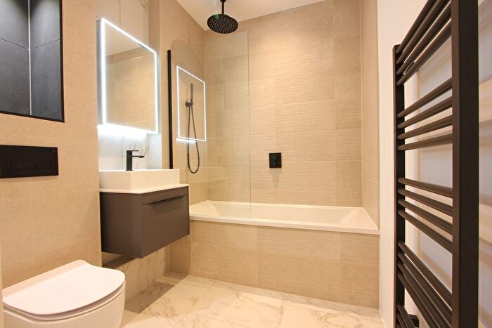 2 Bedroom Flat To Rent In Horatio Apartments, Graphite Square, London, SE11