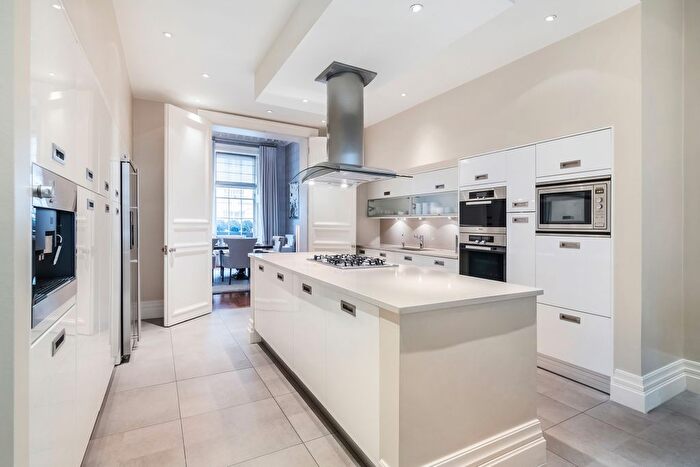 4 Bedroom Flat To Rent In Upper Grosvenor Street, Mayfair, London, W1K