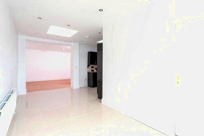 2 Bedroom Flat To Rent In Hamilton Road, London, NW11