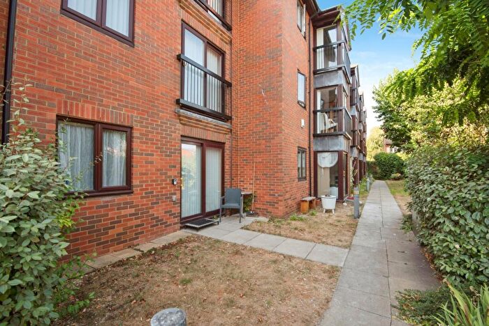 1 Bedroom Flat For Sale In Bancroft, Hitchin, Hertfordshire, SG5
